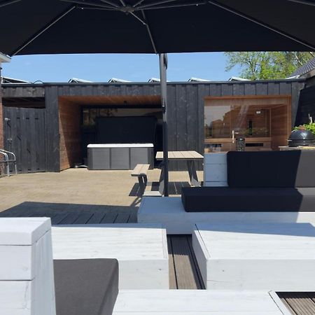 Puur Eastermar - Monumentaal, Authentiek En Luxe Koetshuis Aan Open Vaarwater Met Jacuzzi En Sauna 우스터미어 외부 사진