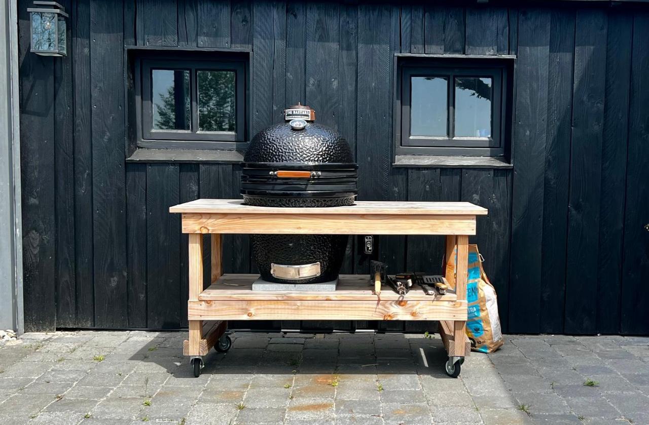 Puur Eastermar - Monumentaal, Authentiek En Luxe Koetshuis Aan Open Vaarwater Met Jacuzzi En Sauna 우스터미어 외부 사진