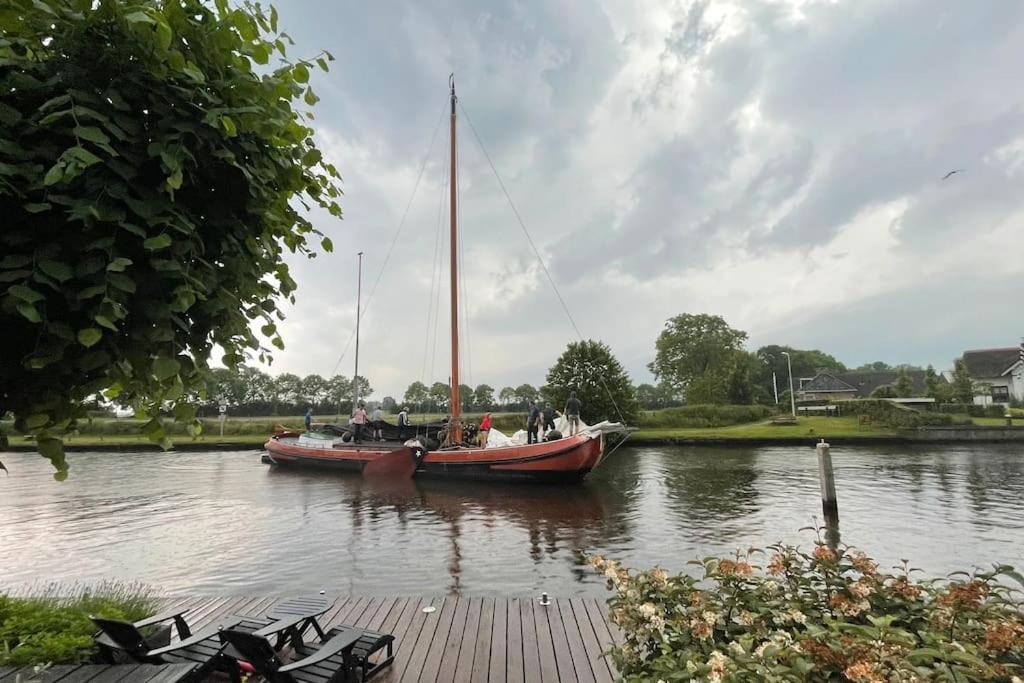 Puur Eastermar - Monumentaal, Authentiek En Luxe Koetshuis Aan Open Vaarwater Met Jacuzzi En Sauna 우스터미어 외부 사진