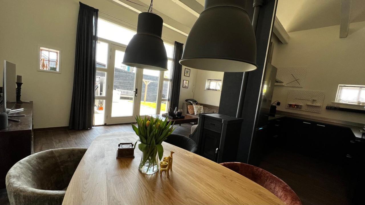 Puur Eastermar - Monumentaal, Authentiek En Luxe Koetshuis Aan Open Vaarwater Met Jacuzzi En Sauna 우스터미어 외부 사진