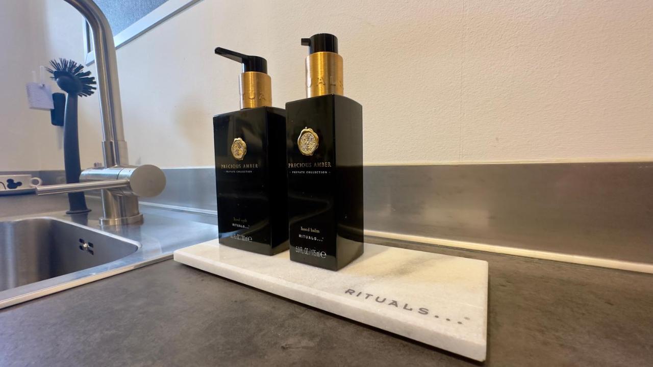 Puur Eastermar - Monumentaal, Authentiek En Luxe Koetshuis Aan Open Vaarwater Met Jacuzzi En Sauna 우스터미어 외부 사진
