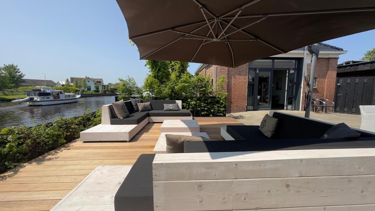 Puur Eastermar - Monumentaal, Authentiek En Luxe Koetshuis Aan Open Vaarwater Met Jacuzzi En Sauna 우스터미어 외부 사진