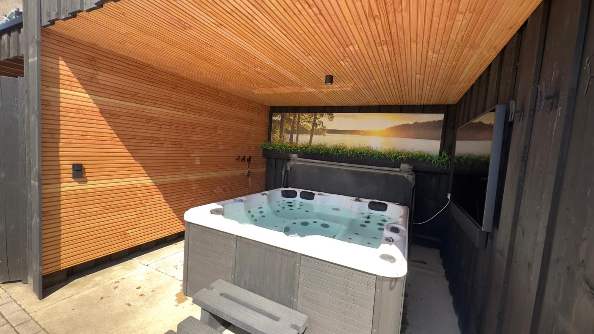 Puur Eastermar - Monumentaal, Authentiek En Luxe Koetshuis Aan Open Vaarwater Met Jacuzzi En Sauna 우스터미어 외부 사진