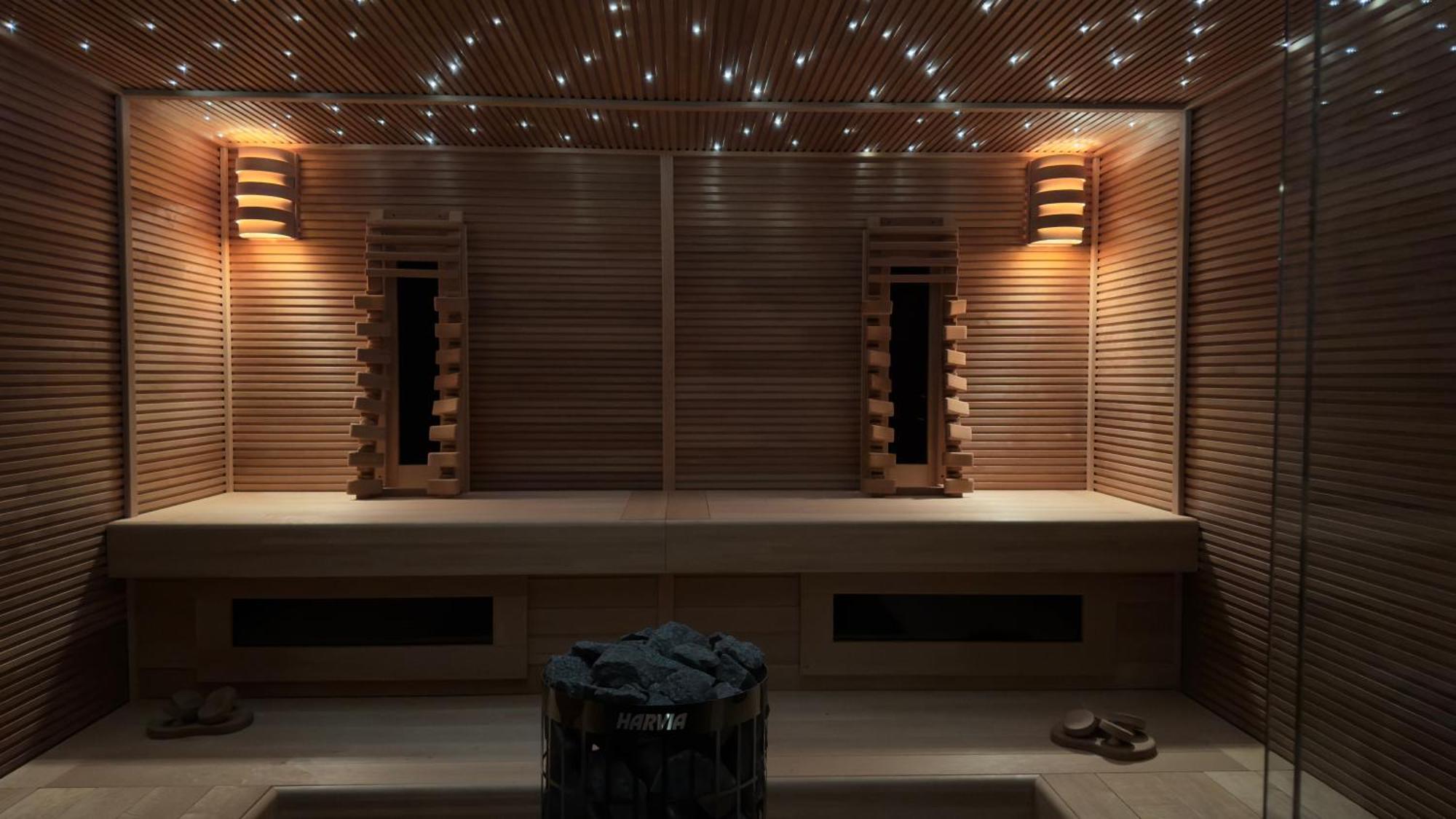 Puur Eastermar - Monumentaal, Authentiek En Luxe Koetshuis Aan Open Vaarwater Met Jacuzzi En Sauna 우스터미어 외부 사진
